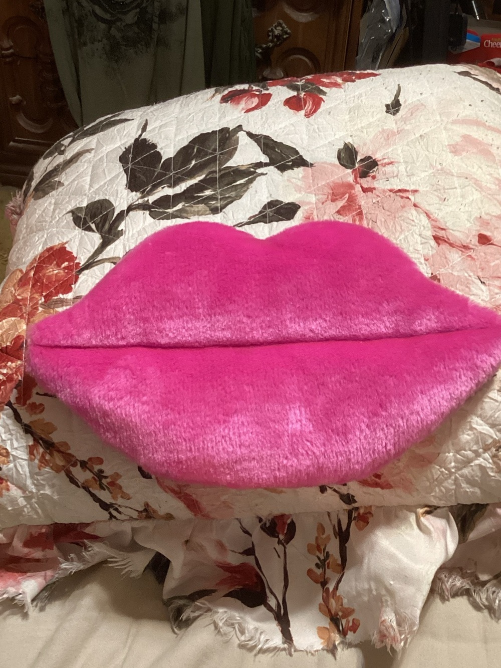 Pink lips pillow